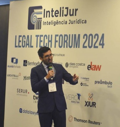 Pablo Ledesma palestrando no Legal Tech Forum 2024